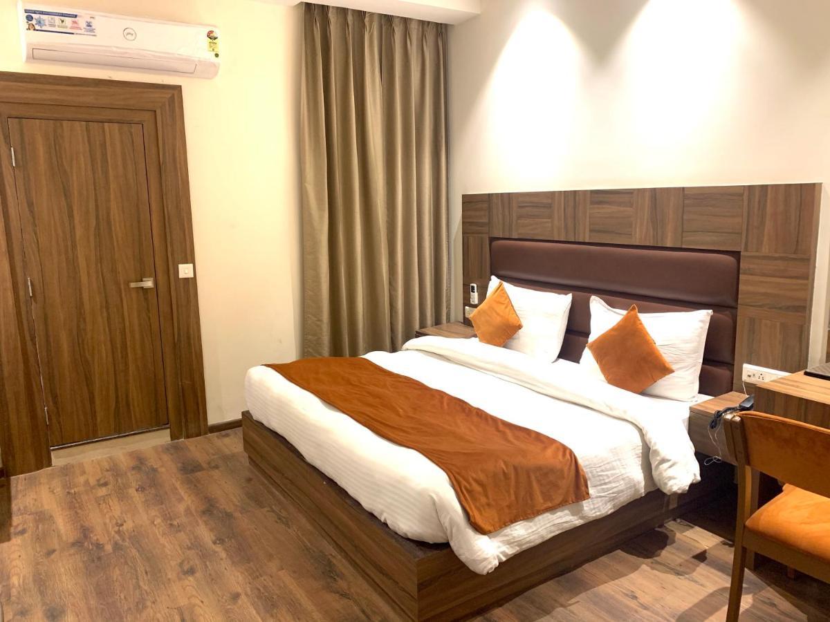 Hotel Amber Rudrapur Εξωτερικό φωτογραφία